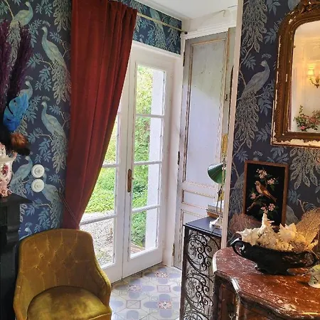 Un Parfum De Violette Fourneville