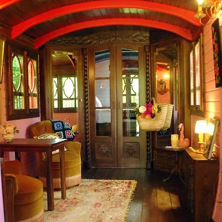 Un Parfum De Violette Fourneville